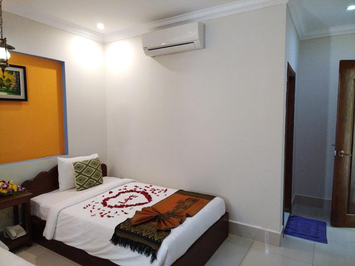 Plumeria Hotel & Spa Siem Reap Exteriör bild